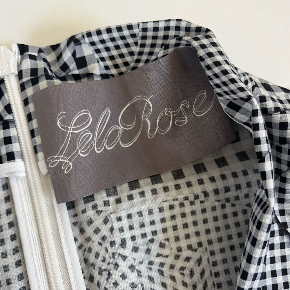 LELA ROSE
Abstract-Print V-Neck Belted Dress 12 - Picture 6 of 12